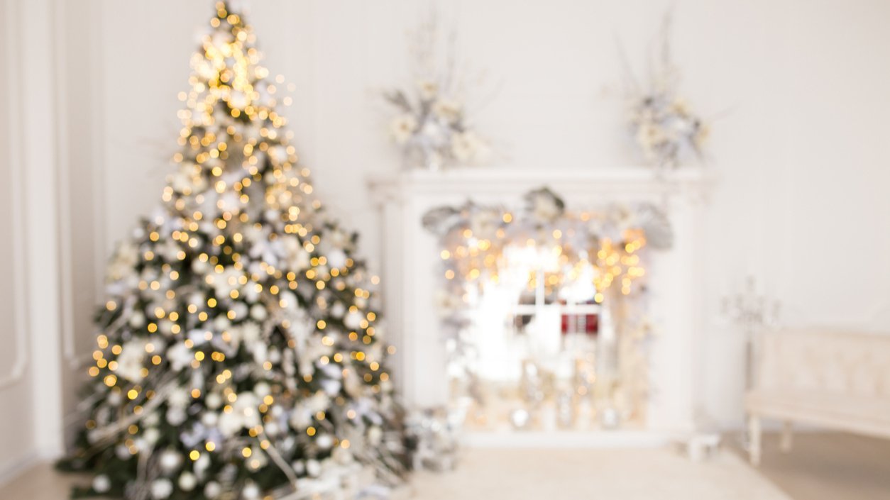 Holiday Decorating Trends for 2023 That We Love cover